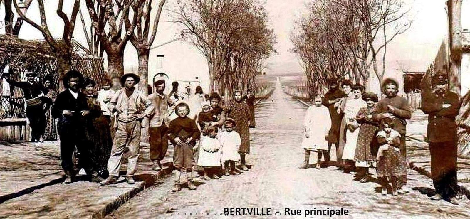 1905- Bertville -Entre Ain-Bessem et Bouira - Rue du Village2.jpg